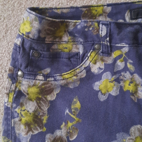 Floral pants - Picture 4 of 7